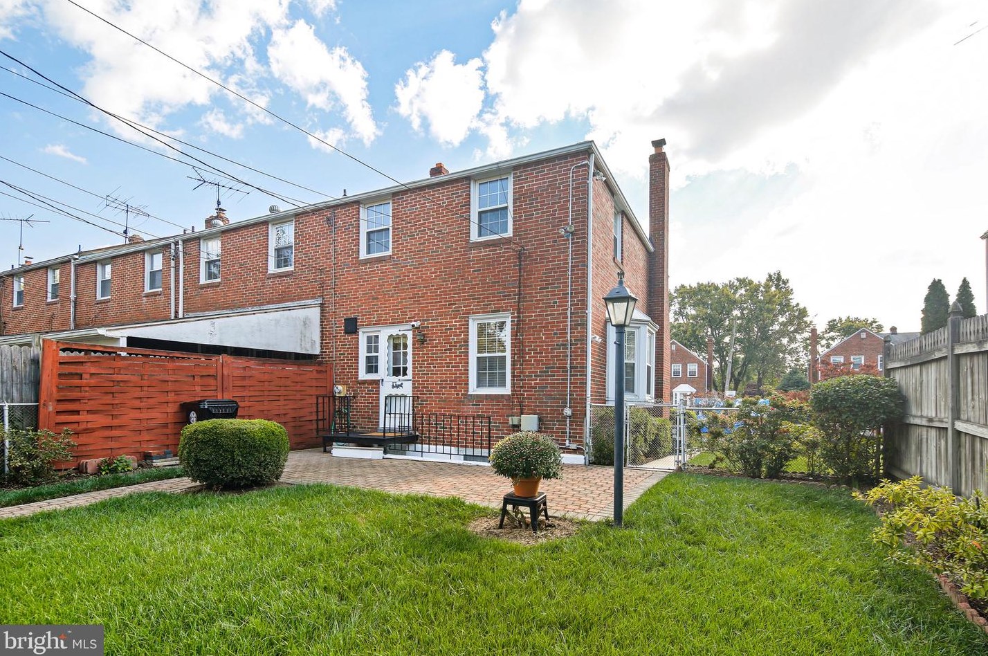 1606 Thetford Rd, Baltimore MD 21286-8130 exterior