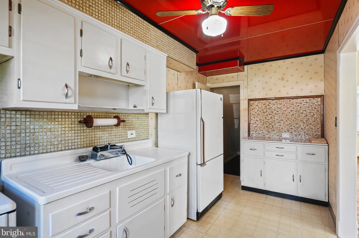 1606 Thetford Rd, Baltimore MD 21286-8130 exterior