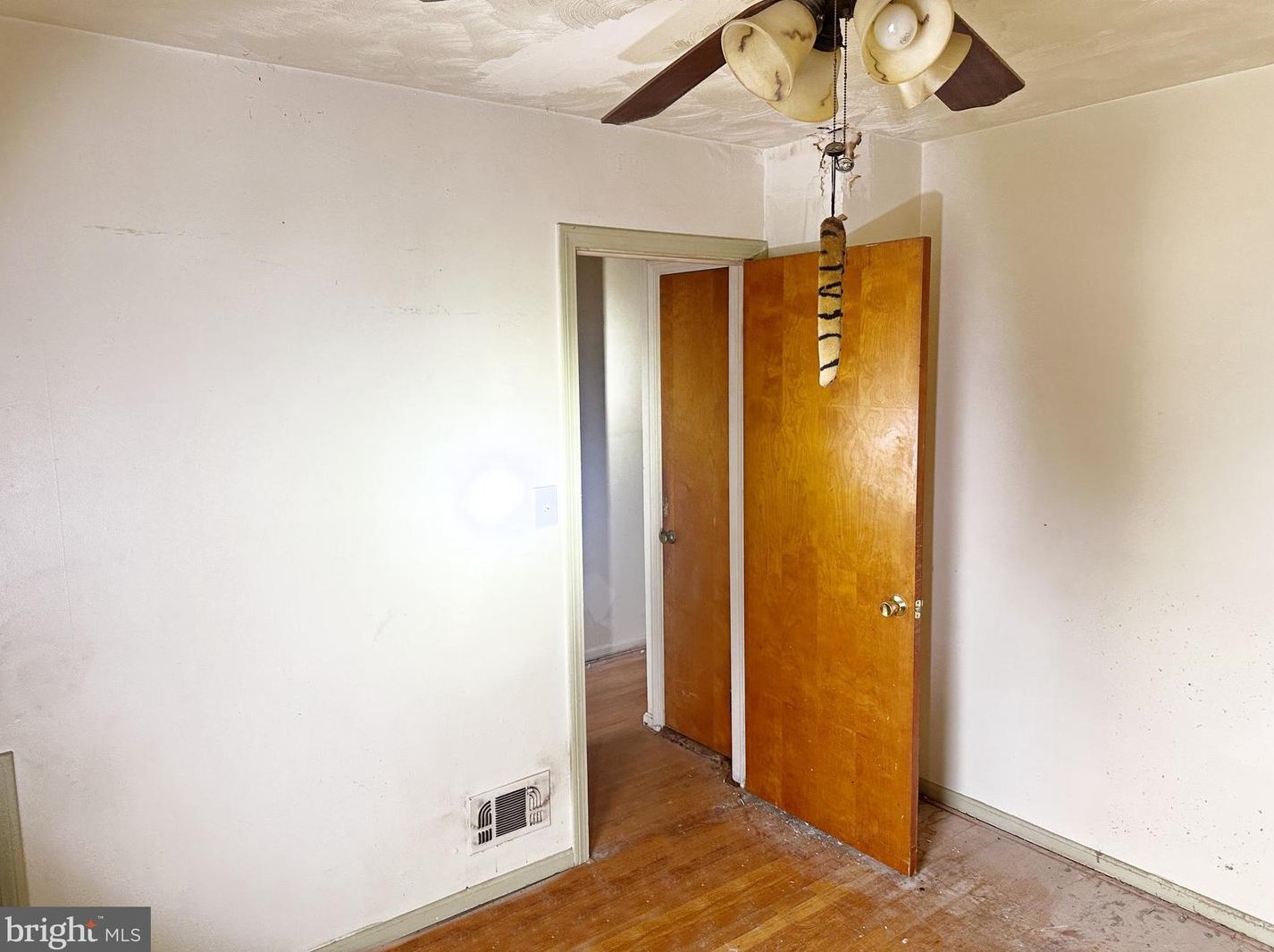 8146 Gray Hvn Rd, Baltimore MD  21222-3450 exterior