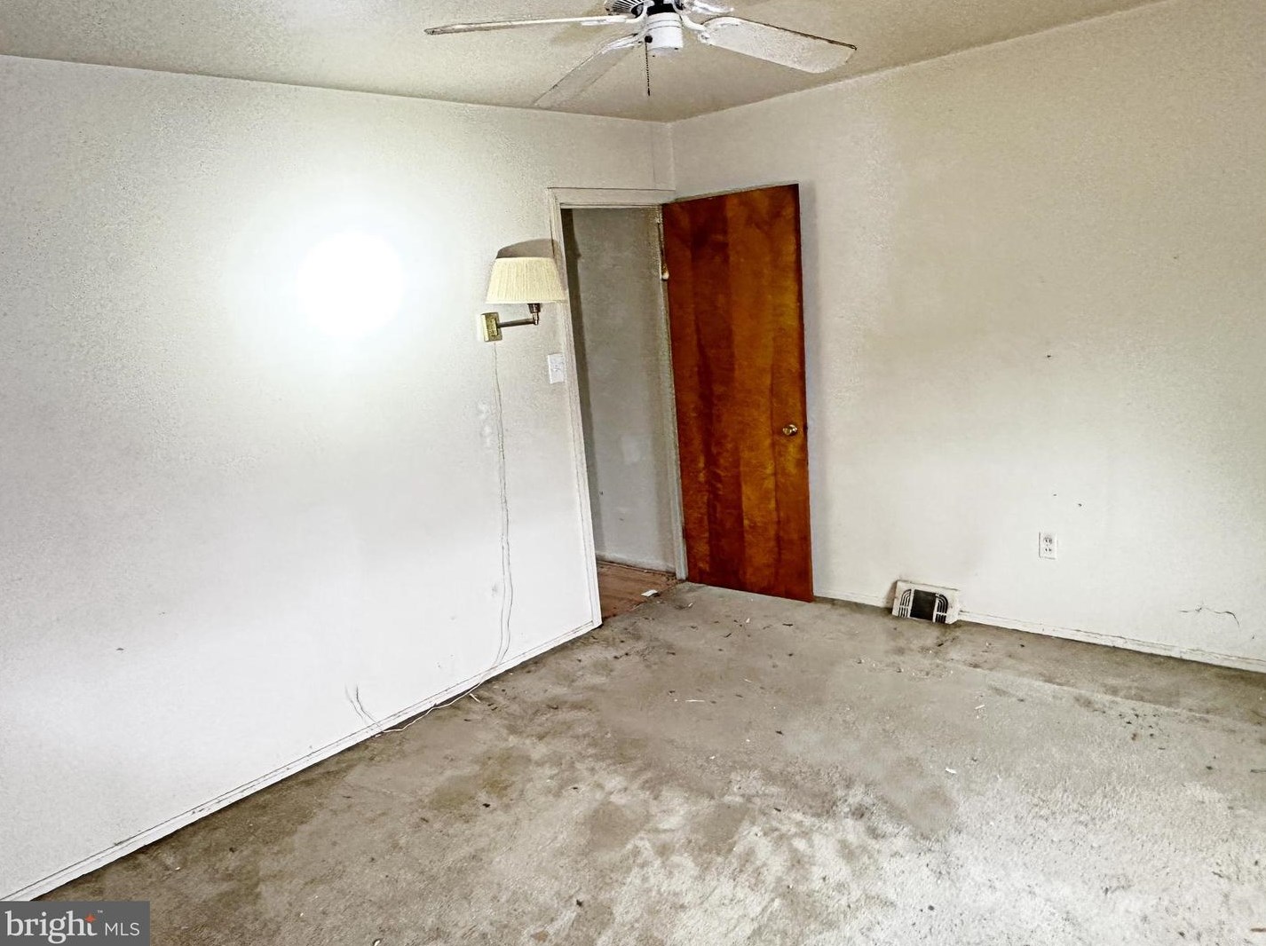 8146 Gray Hvn Rd, Baltimore MD  21222-3450 exterior