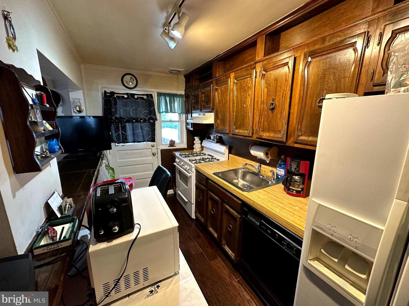 7463 Durwood Rd, Baltimore MD 21222-1332 exterior