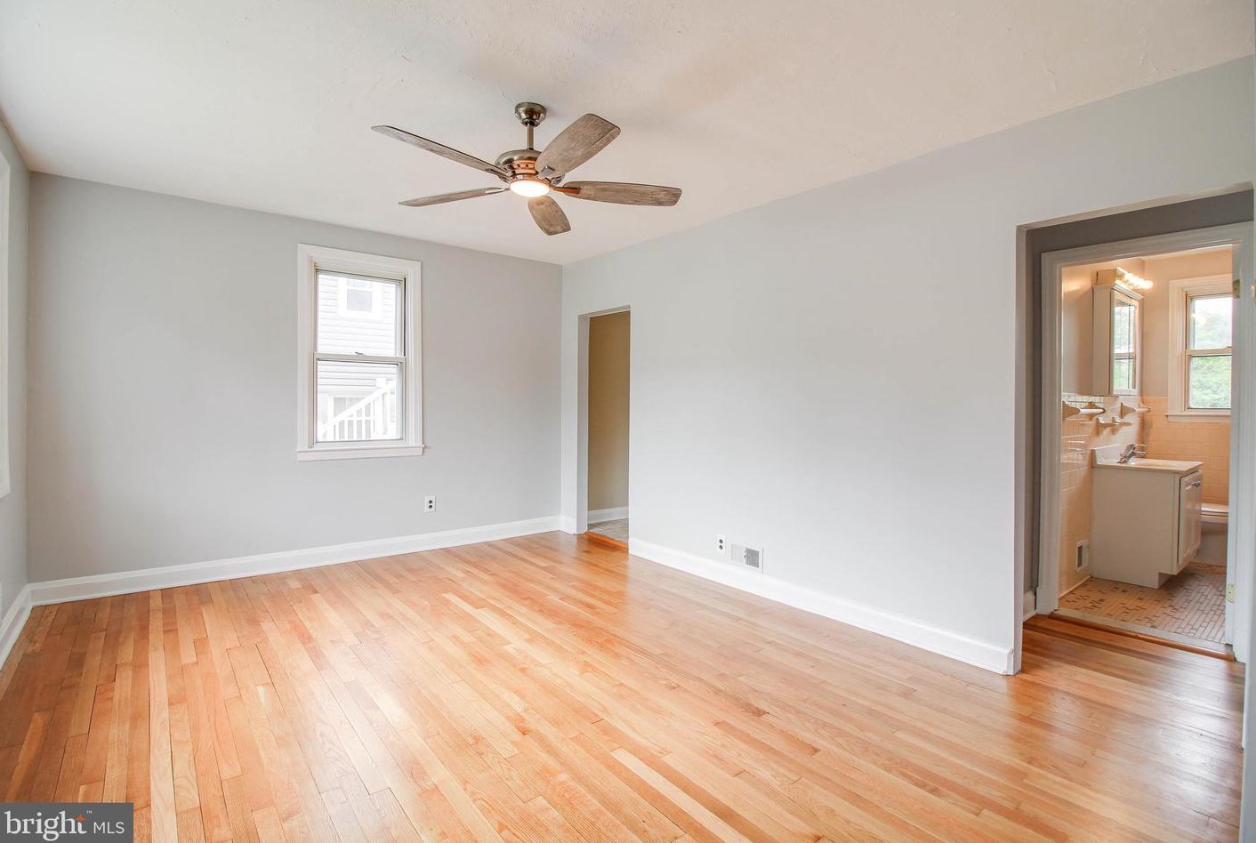 3 Holmes Ave, Baltimore, MD 21228-5210