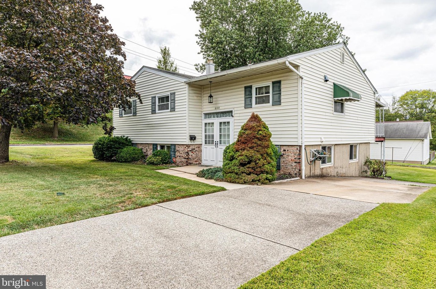 8100 Candle Ln, Baltimore, MD 21237-1513