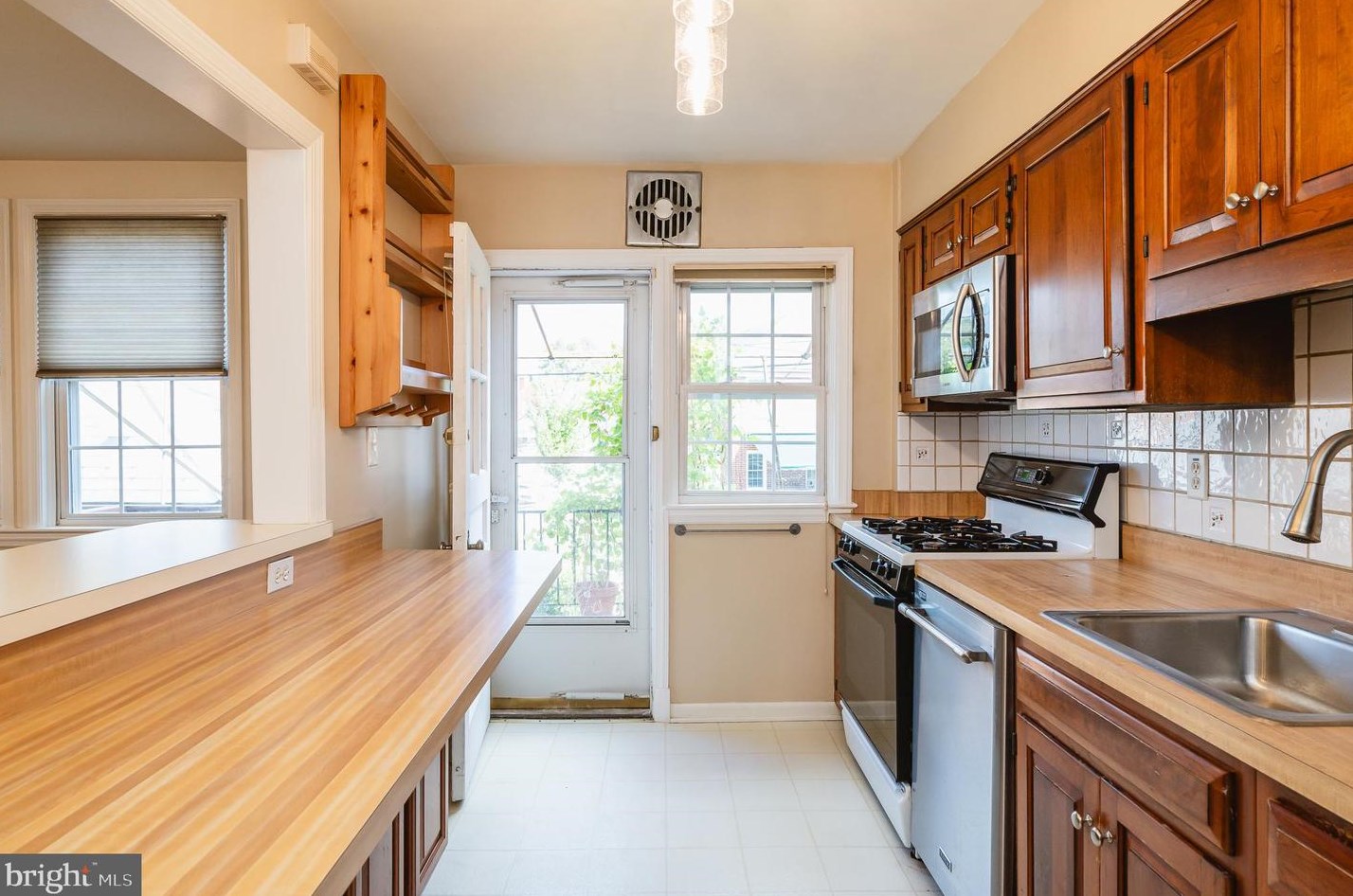 341 Stratford Rd, Baltimore MD  21228-1845 exterior
