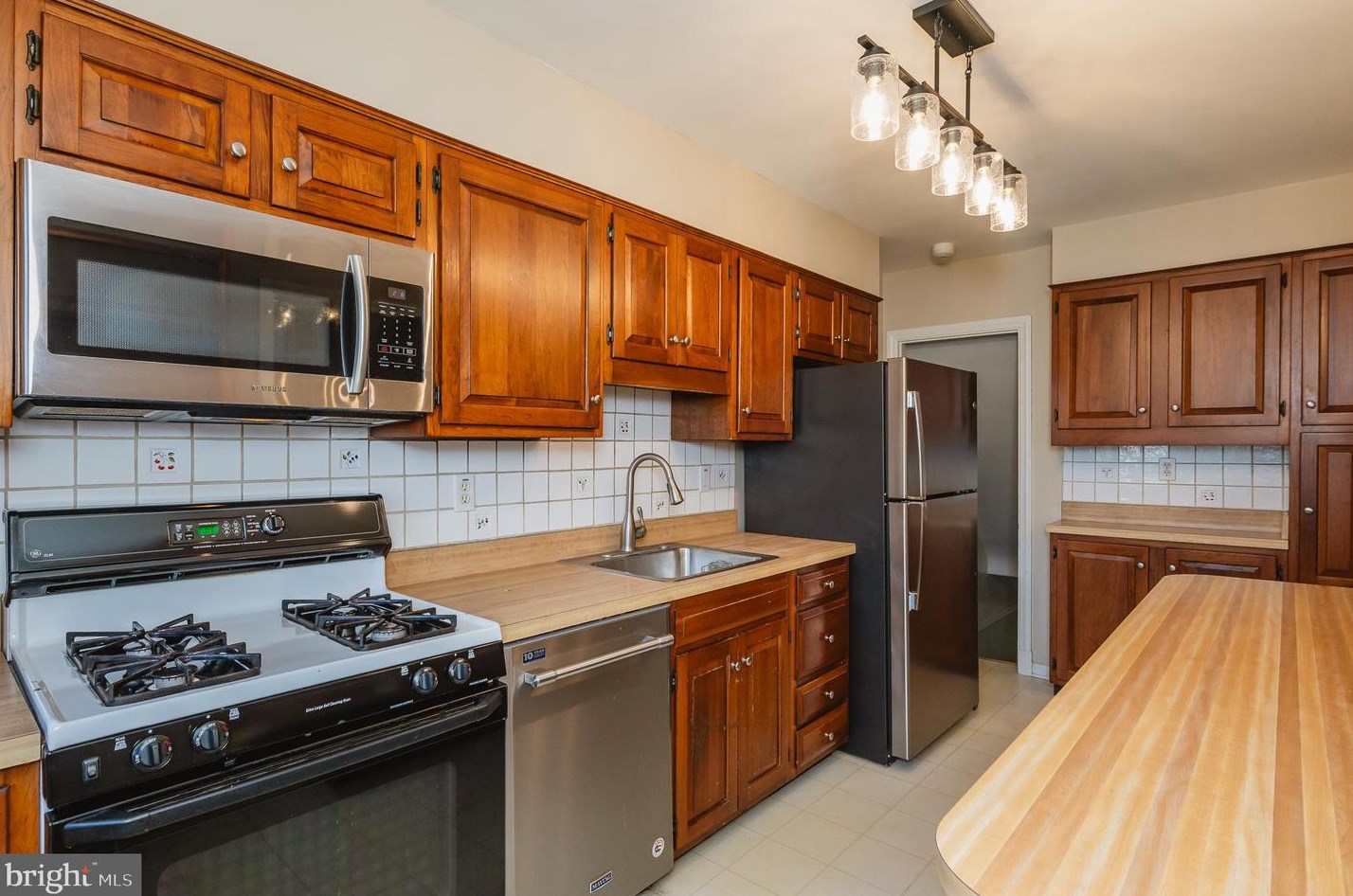 341 Stratford Rd, Baltimore MD  21228-1845 exterior