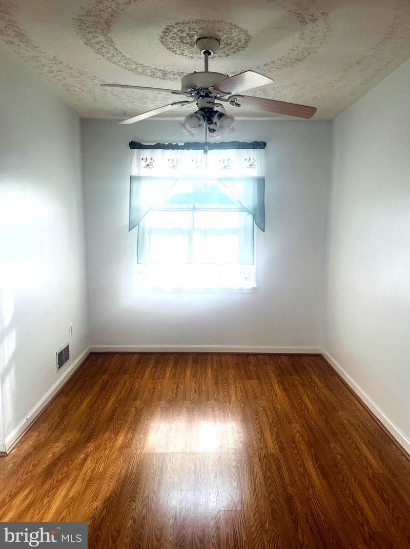 4457 Fenor Rd, Baltimore, MD 21227-4805