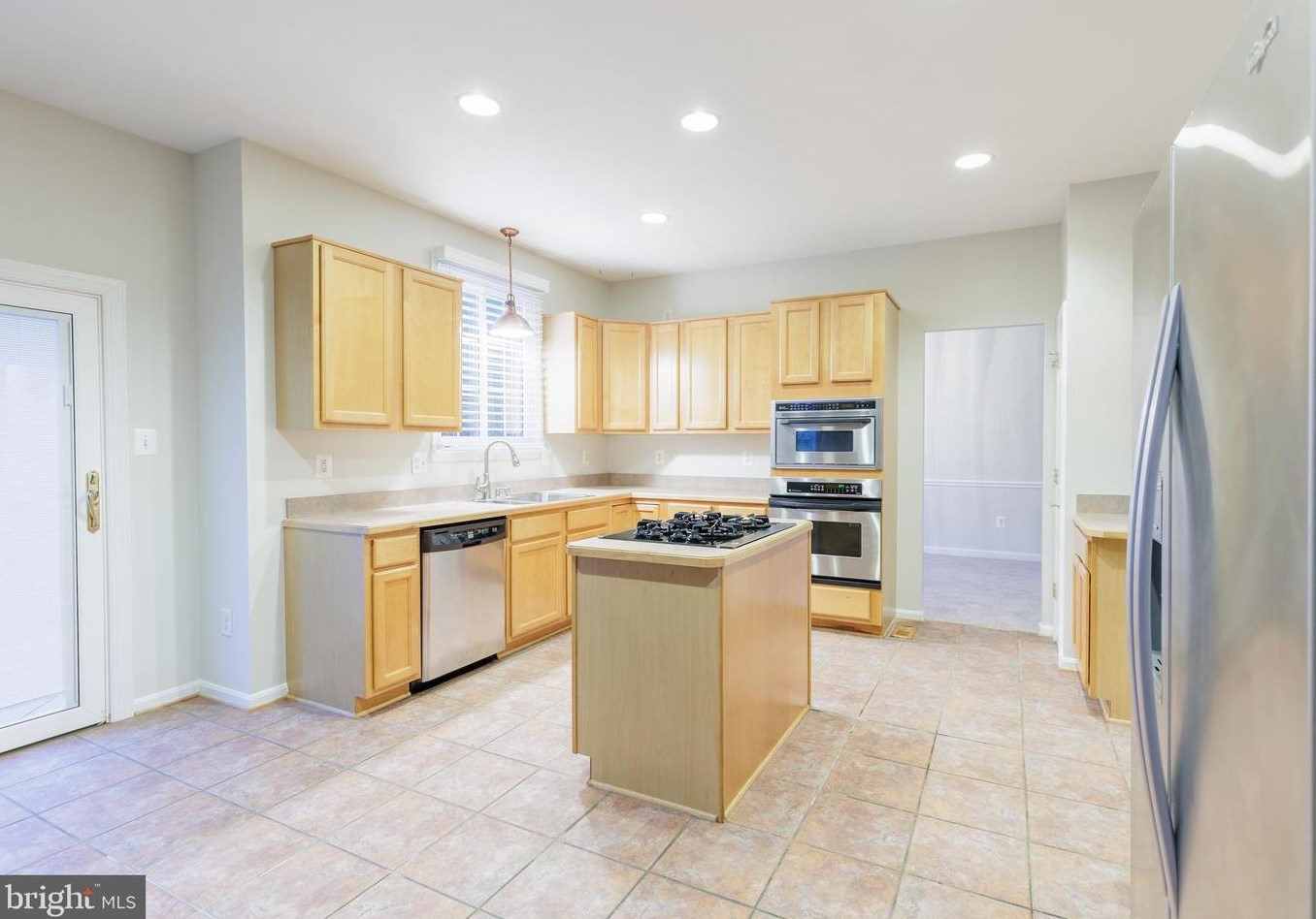 8205 Selwin Ct, Baltimore MD 21237-3363 exterior