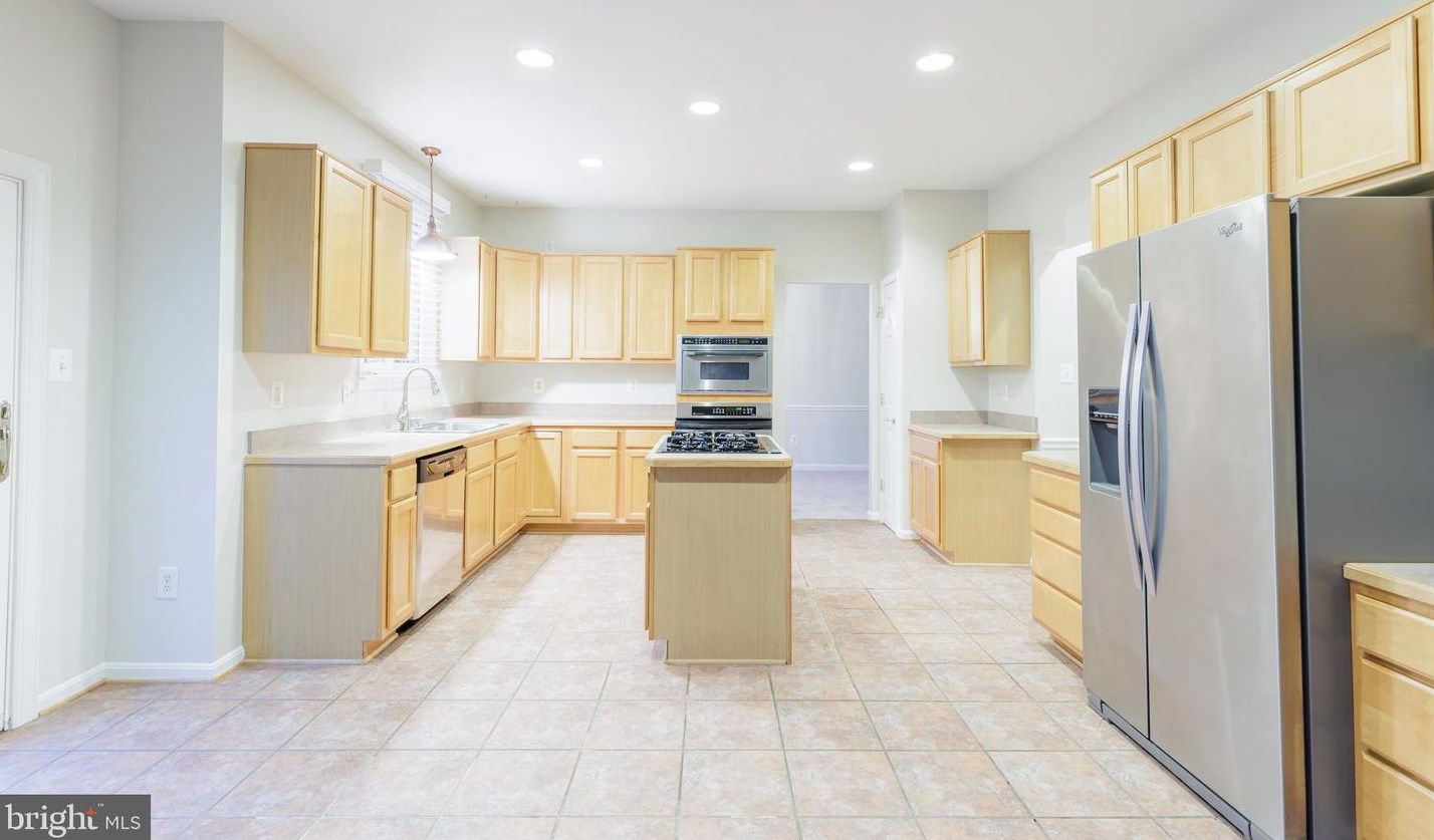 8205 Selwin Ct, Baltimore MD 21237-3363 exterior