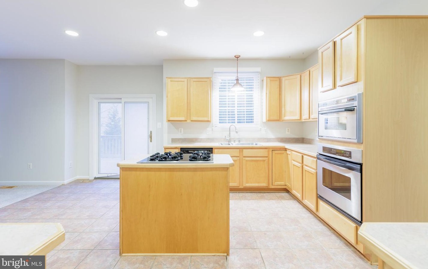 8205 Selwin Ct, Baltimore MD 21237-3363 exterior