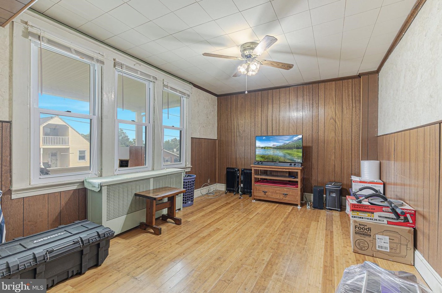 242 Lavern Ave, Baltimore, MD 21227-3024