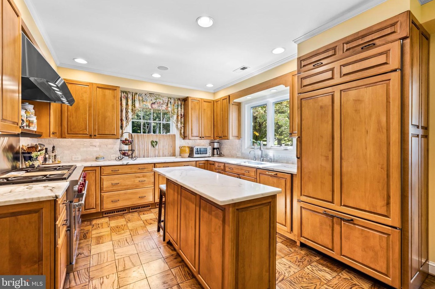 12 Meadow Rd, Baltimore MD 21225-2642 exterior