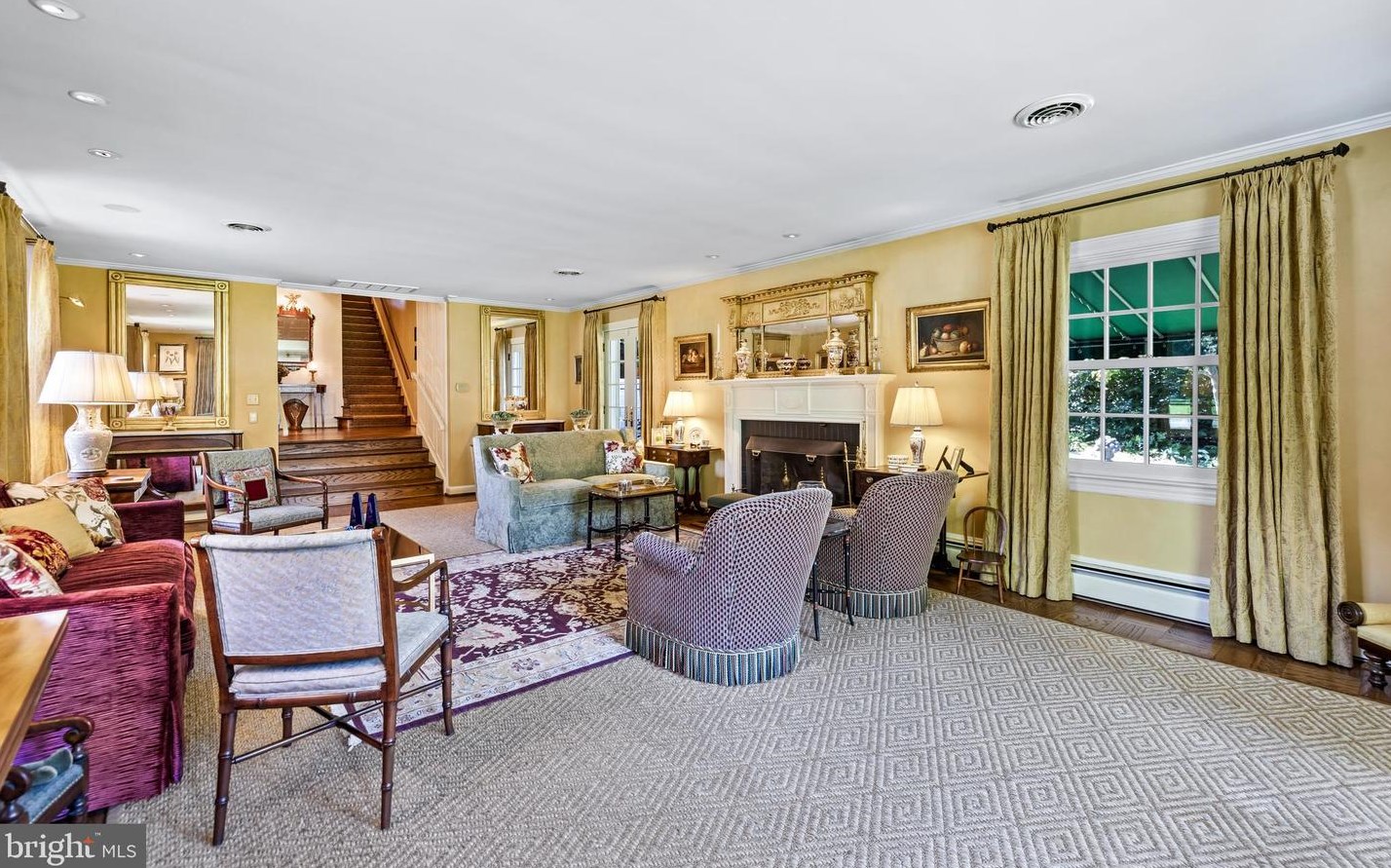 12 Meadow Rd, Baltimore MD 21225-2642 exterior