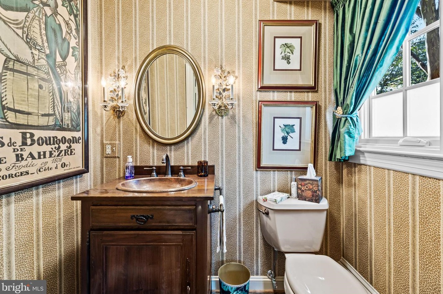 12 Meadow Rd, Baltimore MD 21225-2642 exterior