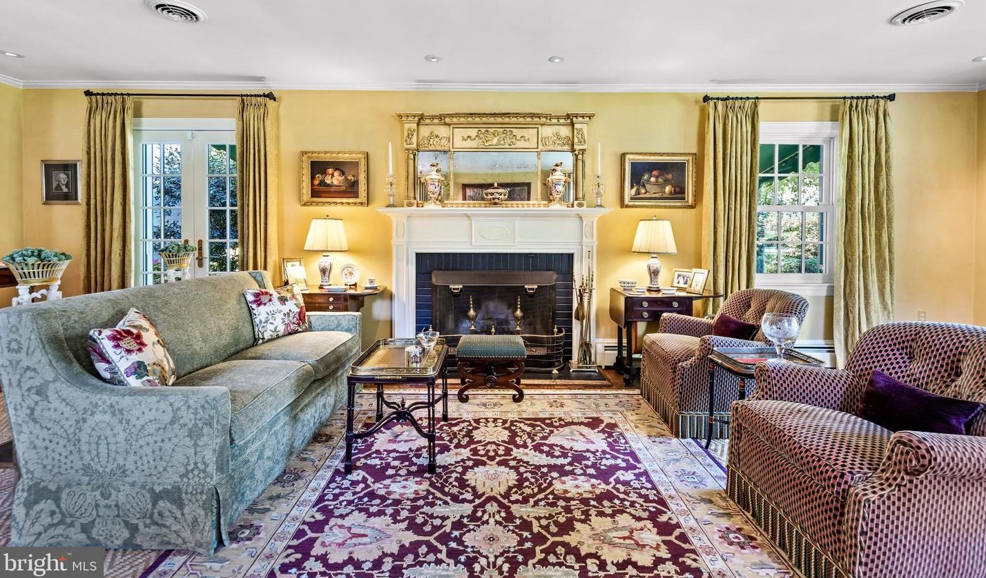 12 Meadow Rd, Baltimore MD 21225-2642 exterior