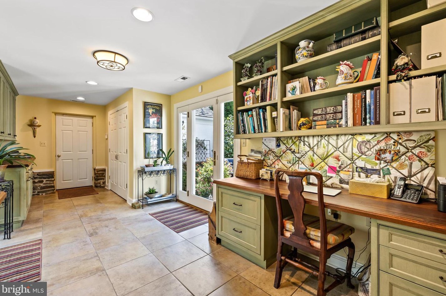 12 Meadow Rd, Baltimore MD 21225-2642 exterior