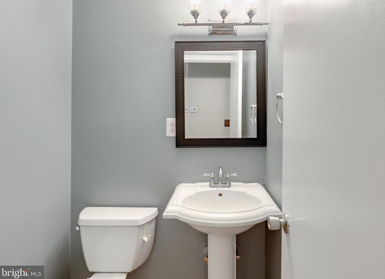 10 Malus Ct, Baltimore MD 21207-4400 exterior