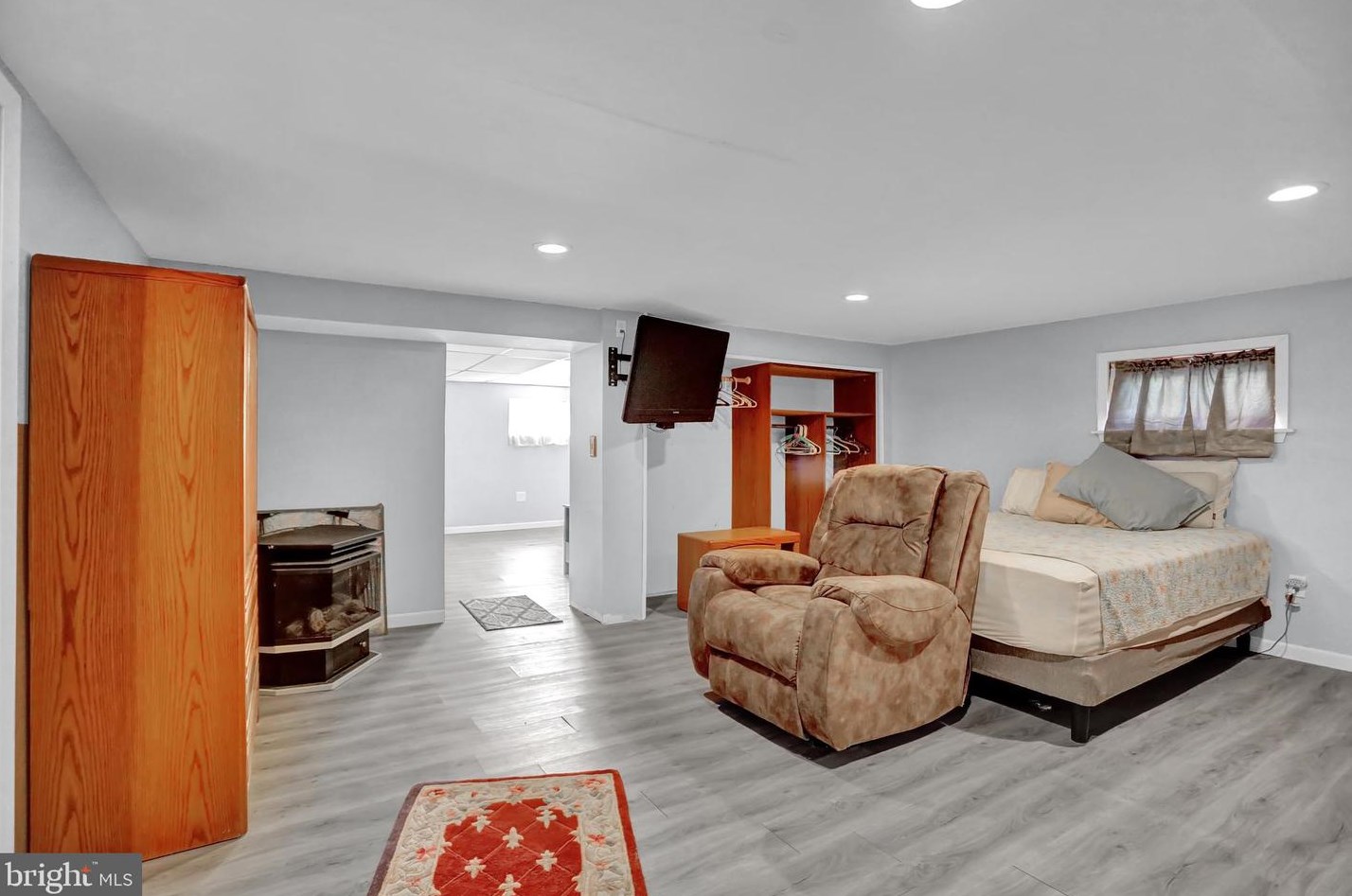 6812 Youngstown Ave, Baltimore MD  21222-1112 exterior