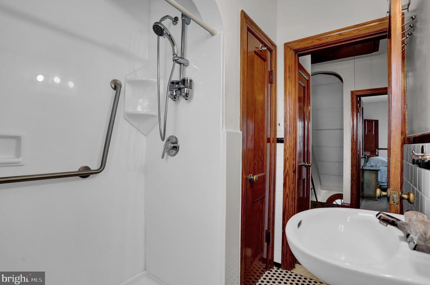 6812 Youngstown Ave, Baltimore MD  21222-1112 exterior