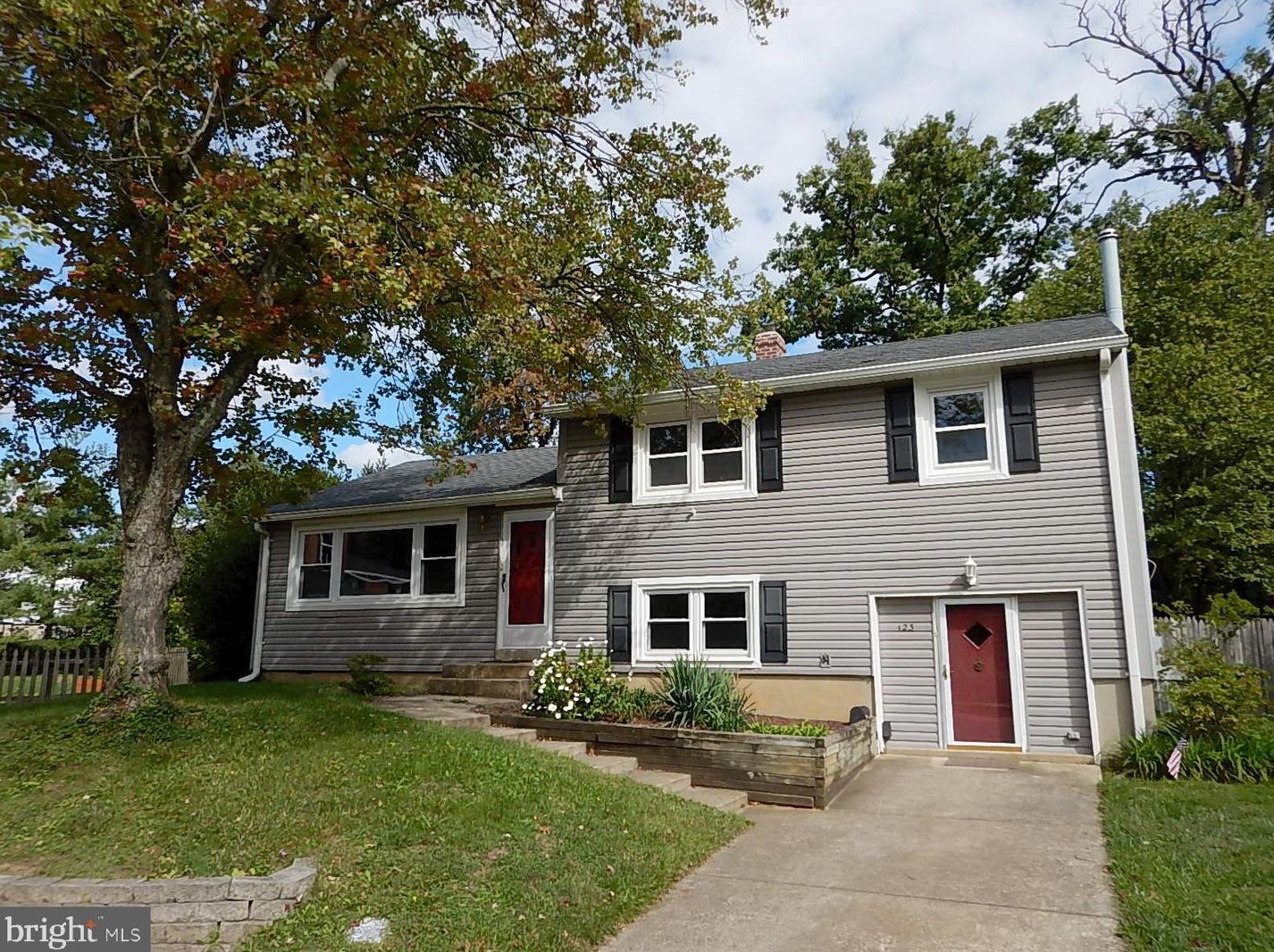 123 Glenmore Ave, Baltimore, MD 21228-4932