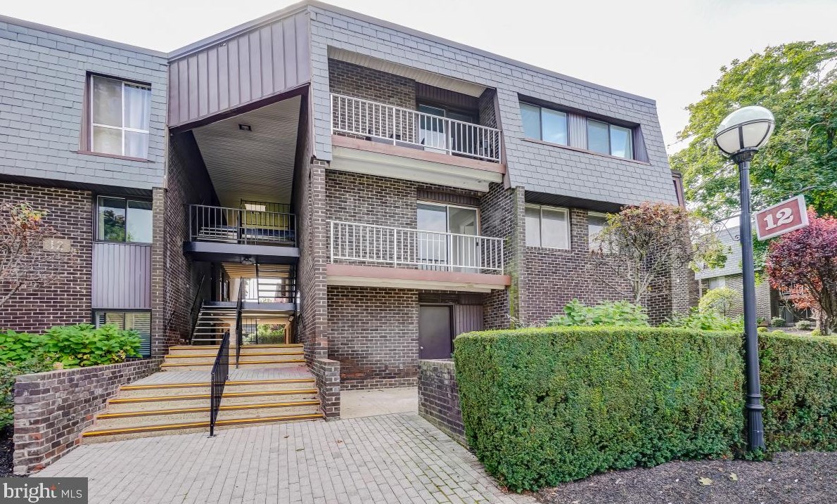 12 Stonehenge Cir, Baltimore MD  21208-3236 exterior