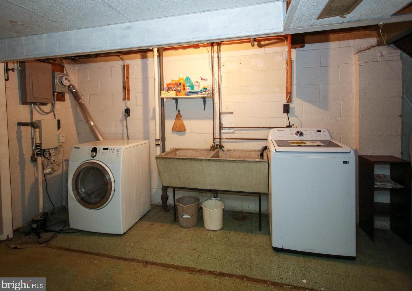 6107 Mt Rdg Rd, Baltimore MD 21228-2240 exterior