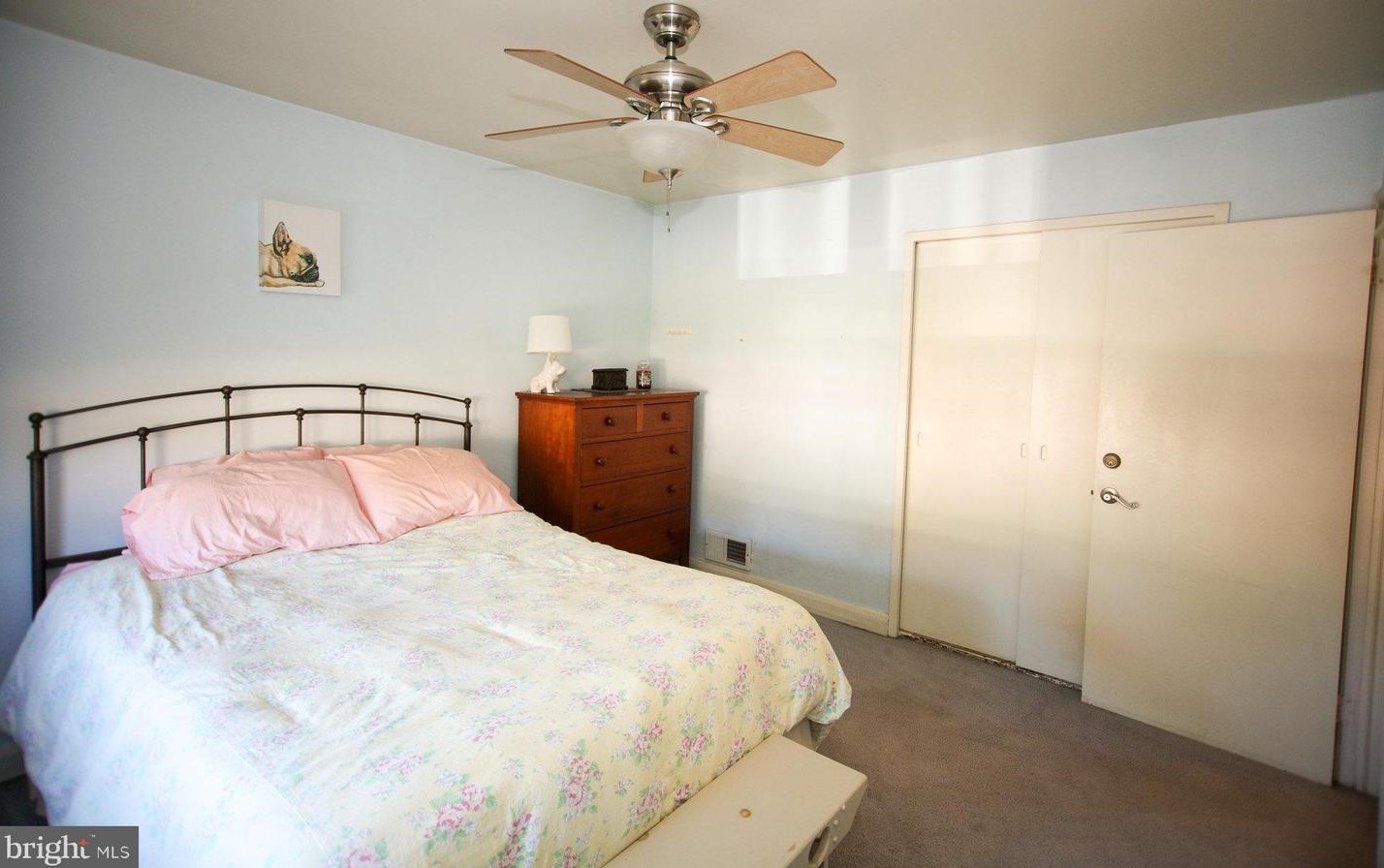 6107 Mt Rdg Rd, Baltimore MD 21228-2240 exterior