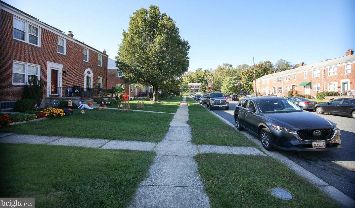 6107 Mt Rdg Rd, Baltimore MD 21228-2240 exterior