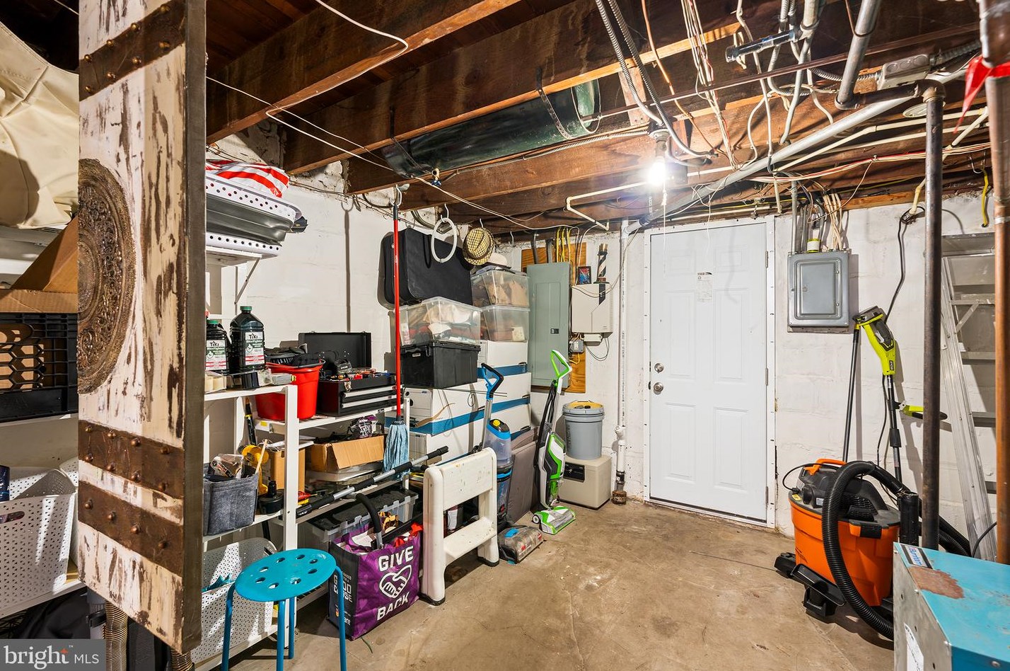 6823 Dunbar Rd, Baltimore MD  21222-5907 exterior