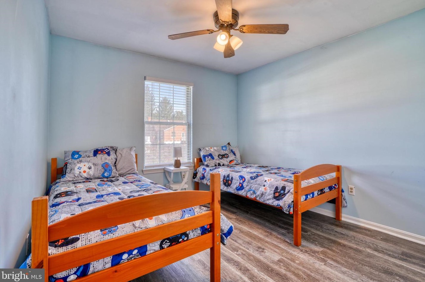 16 Leinster Garth, Baltimore MD  21236-2244 exterior
