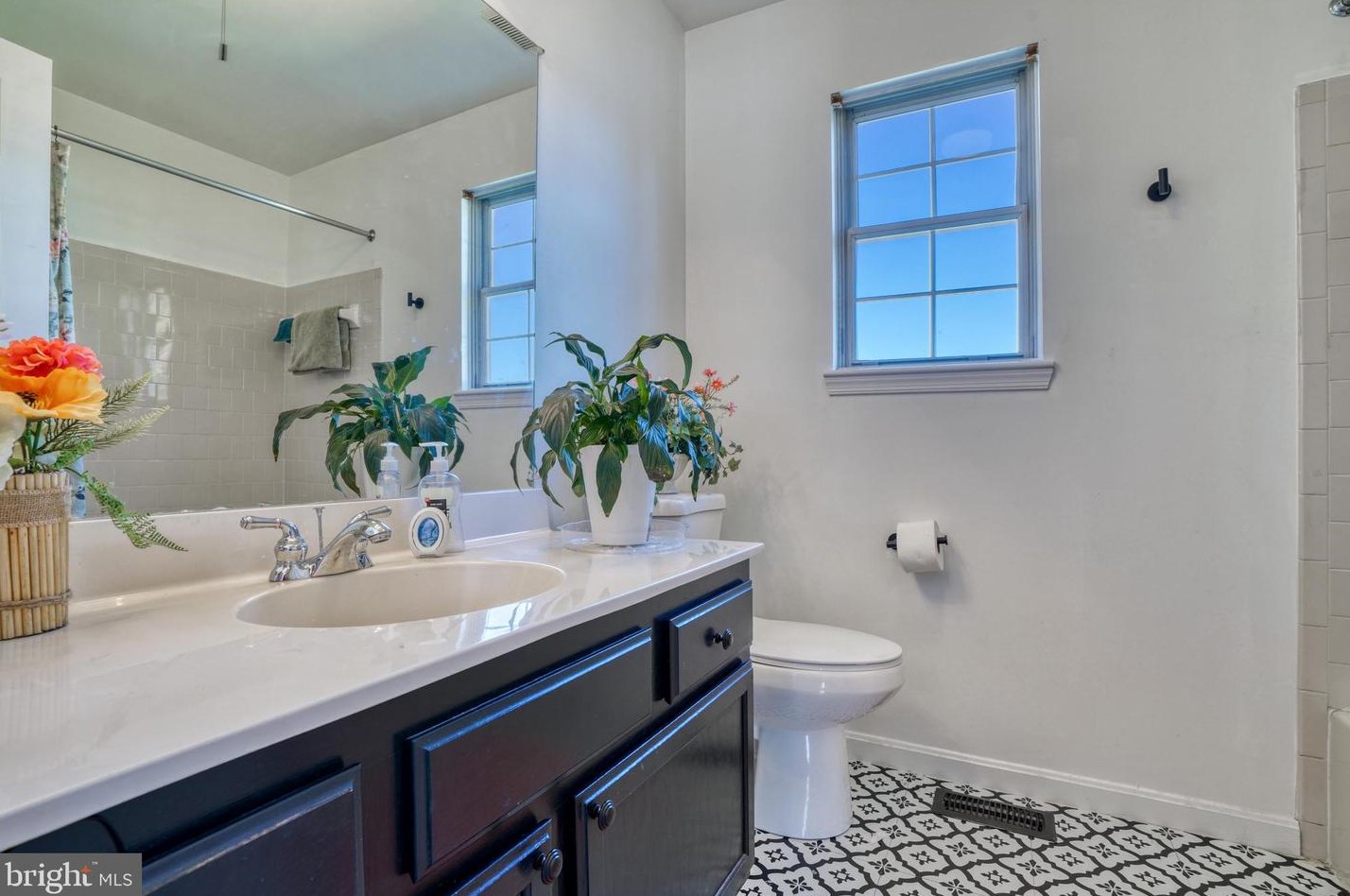16 Leinster Garth, Baltimore MD  21236-2244 exterior