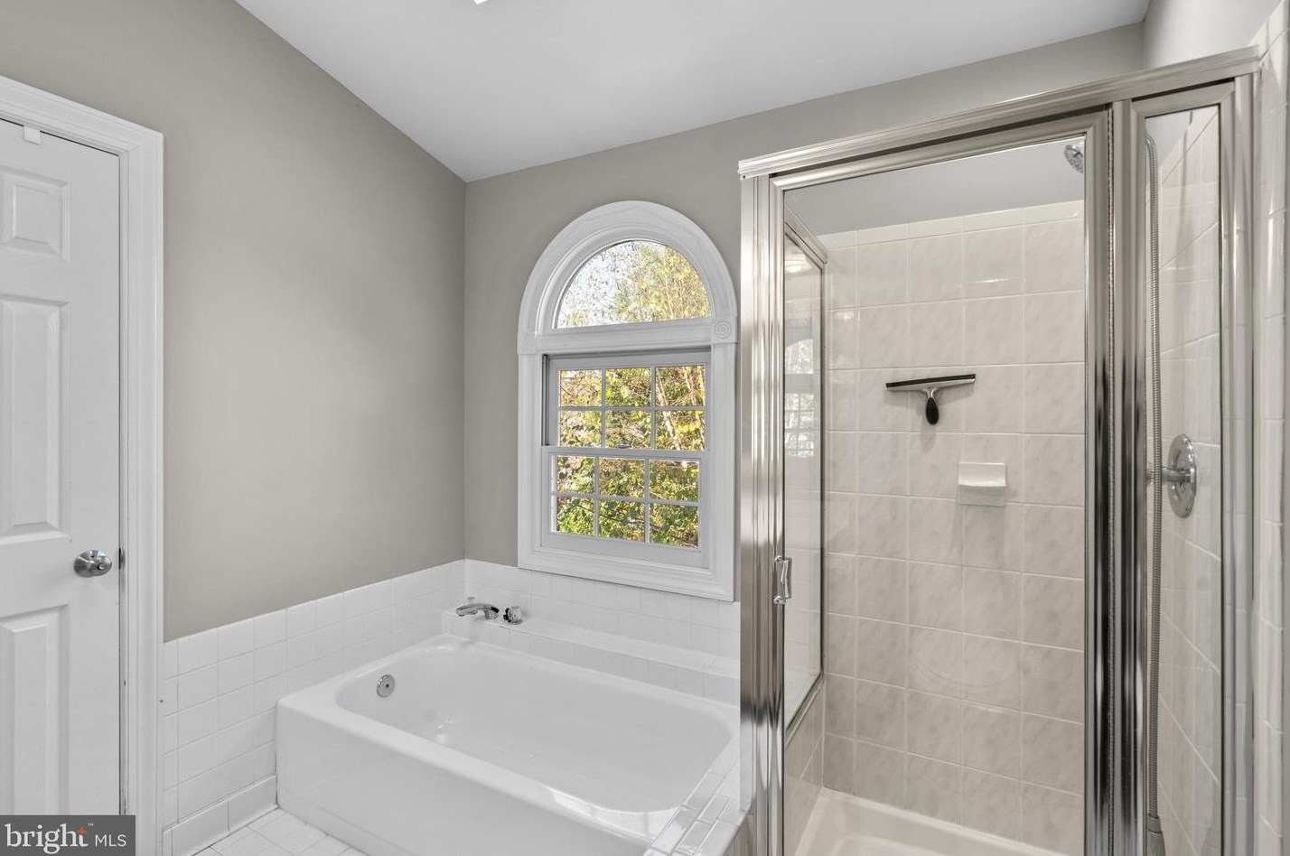 2102 Heritage Dr, Baltimore MD  21209-1752 exterior