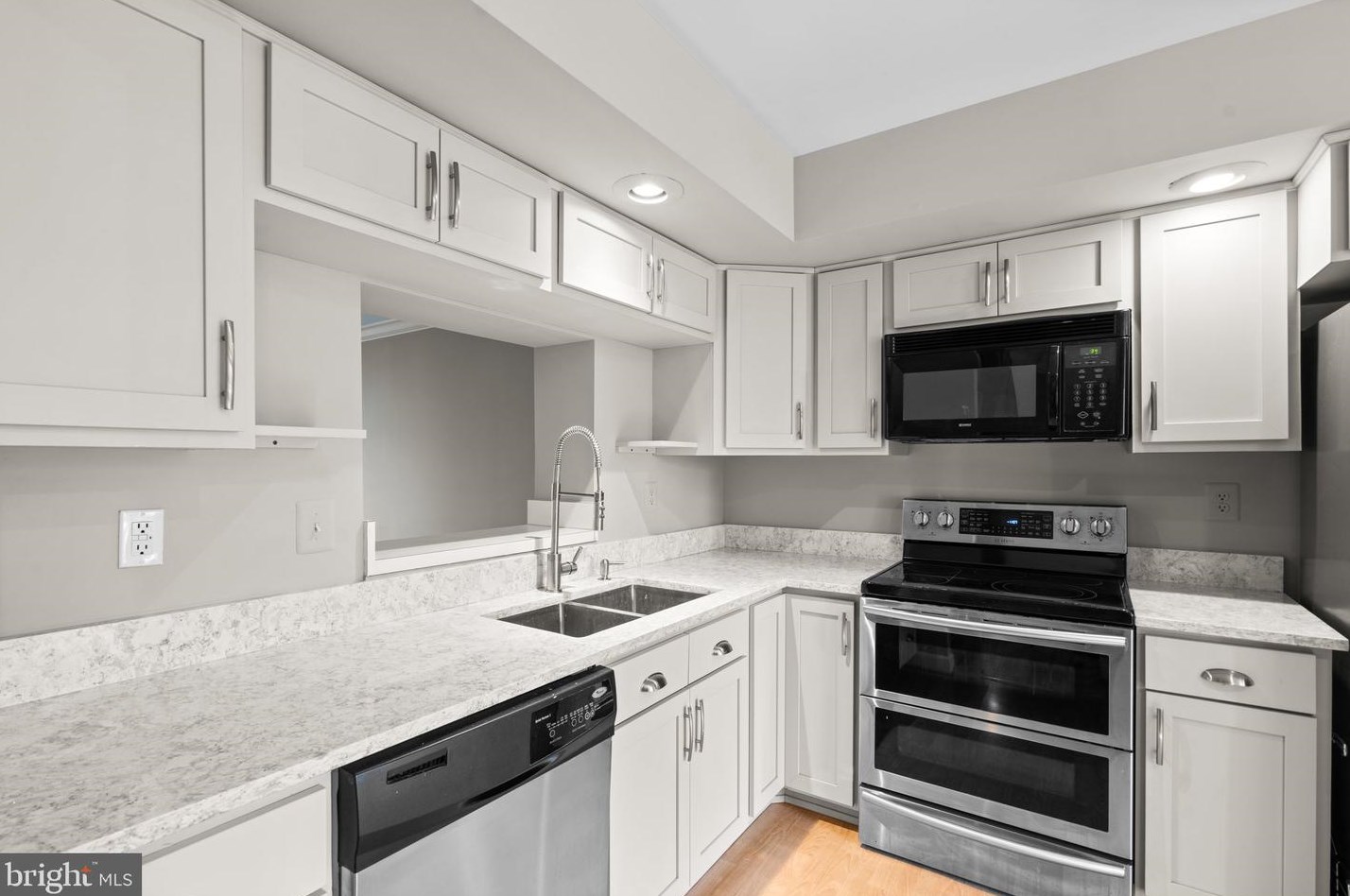 2102 Heritage Dr, Baltimore MD  21209-1752 exterior