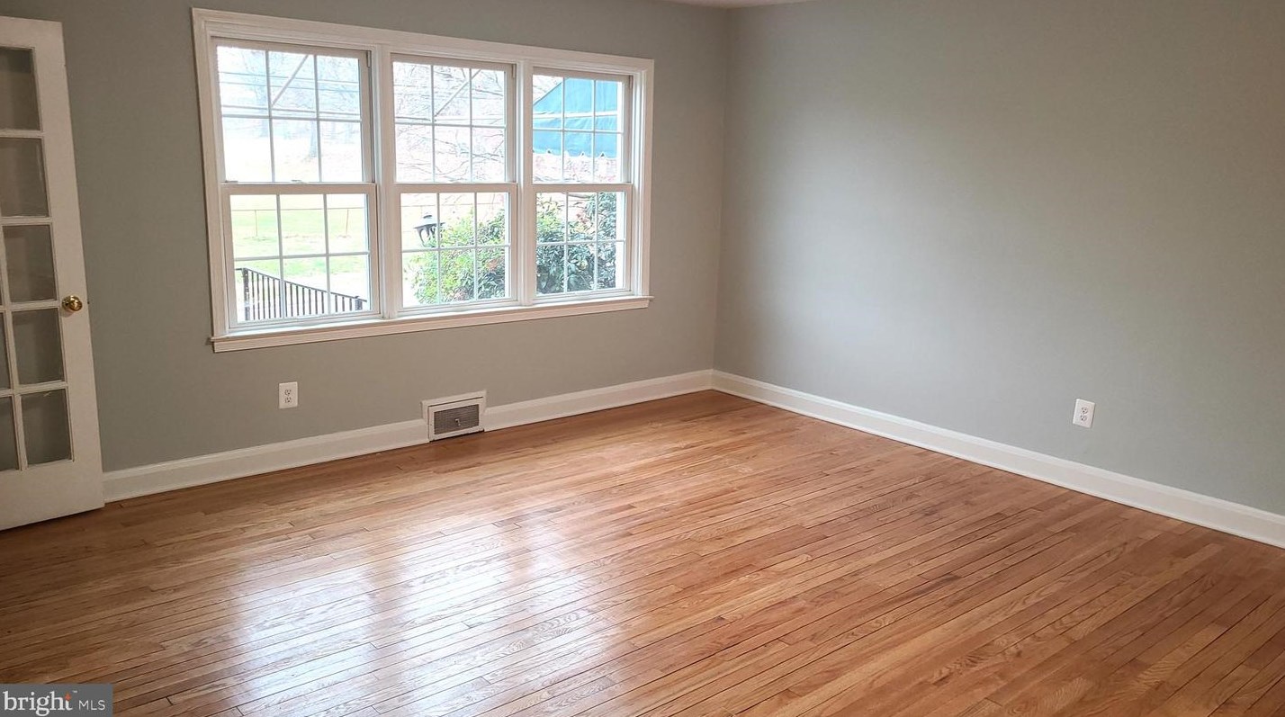 8105 Pleasant Plains Rd, Baltimore MD  21286-8325 exterior