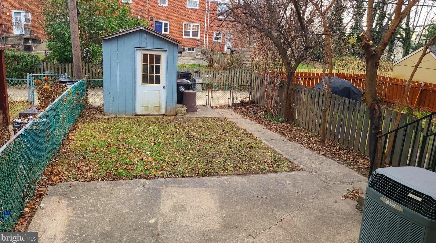 8105 Pleasant Plains Rd, Baltimore MD  21286-8325 exterior