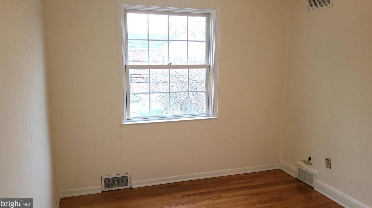 8105 Pleasant Plains Rd, Baltimore MD  21286-8325 exterior