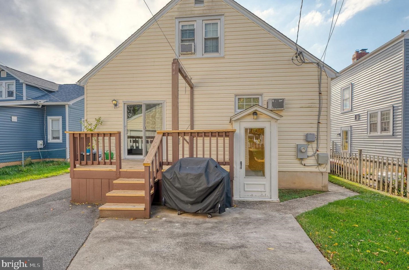 102 Hawthorne Ave, Baltimore MD  21208-4819 exterior