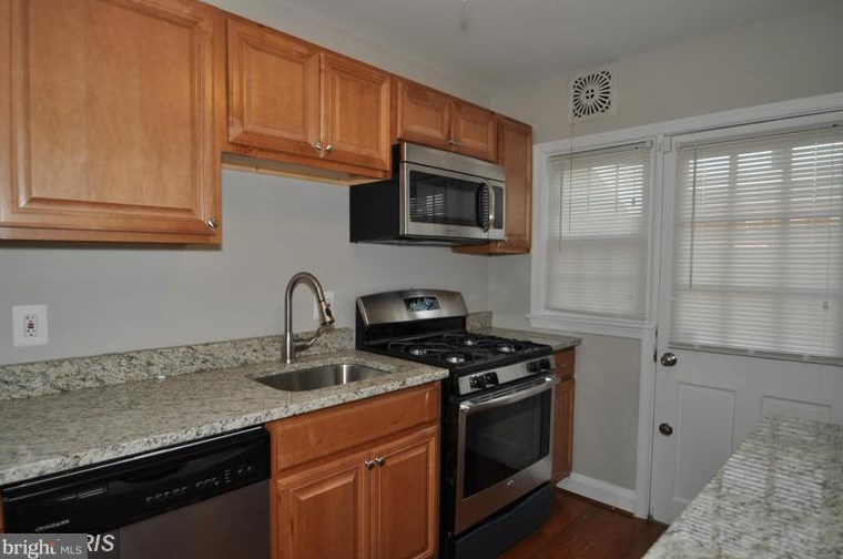 2859 Plainfield Rd, Baltimore MD  21222-2235 exterior