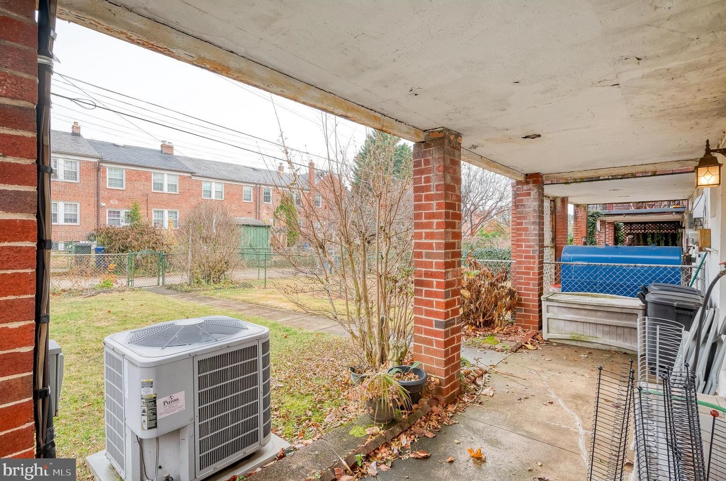 325 Stratford Rd, Baltimore MD  21218-1145 exterior