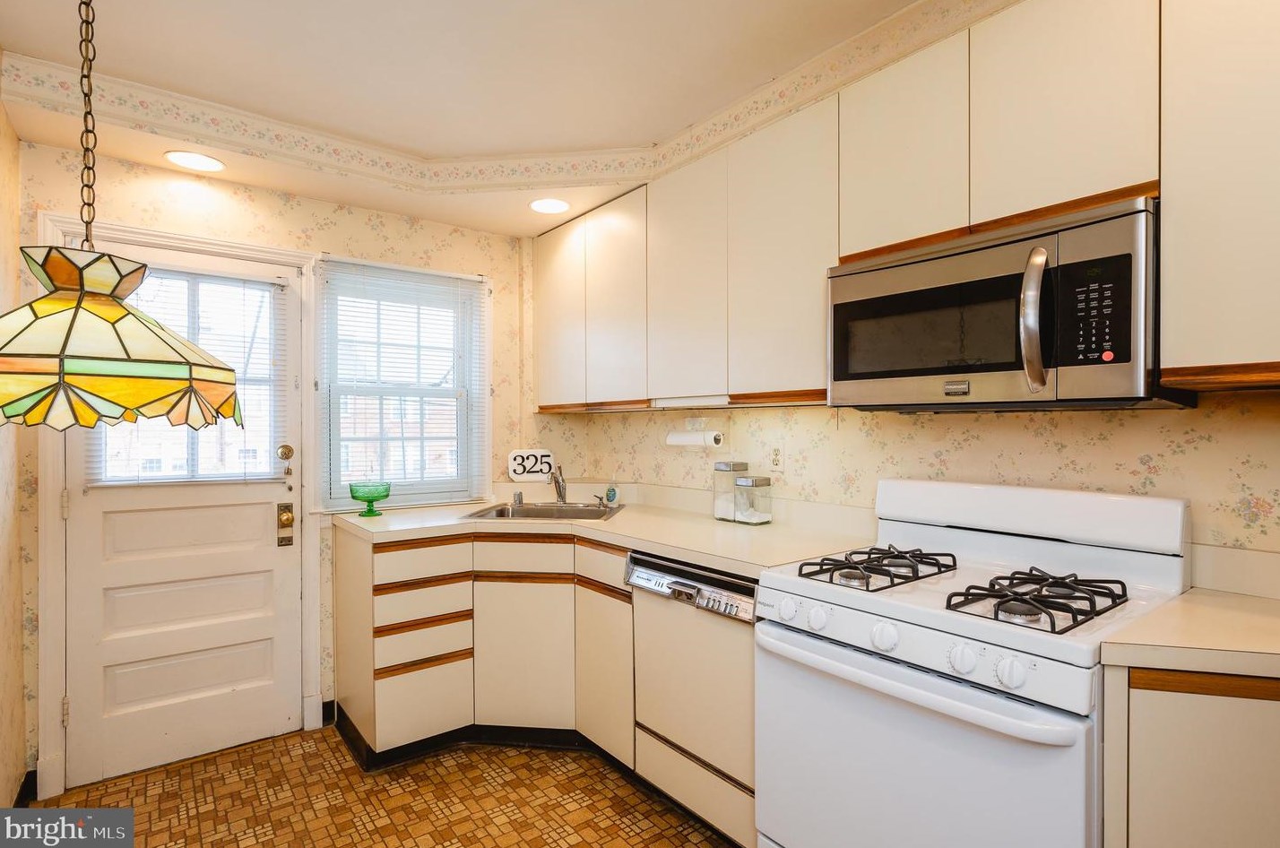 325 Stratford Rd, Baltimore MD  21218-1145 exterior