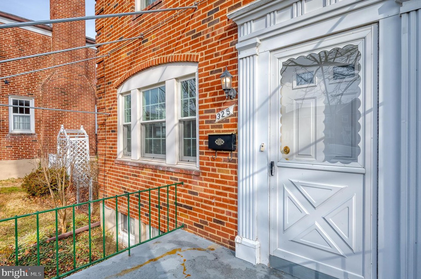 325 Stratford Rd, Baltimore MD  21228-1845 exterior