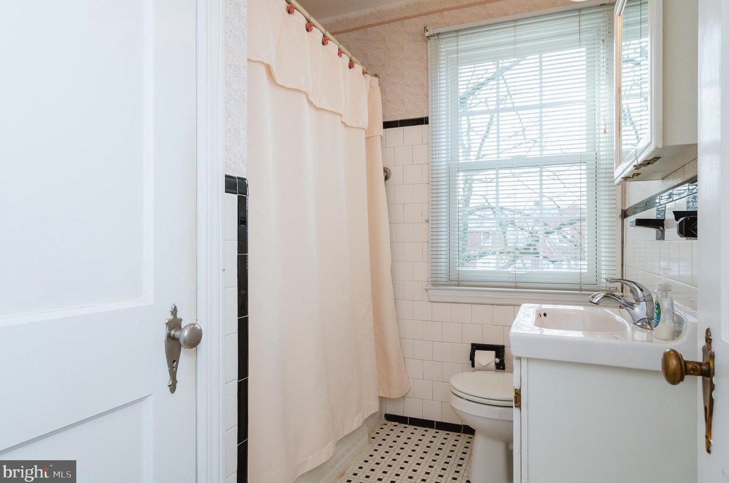 325 Stratford Rd, Baltimore MD  21218-1145 exterior