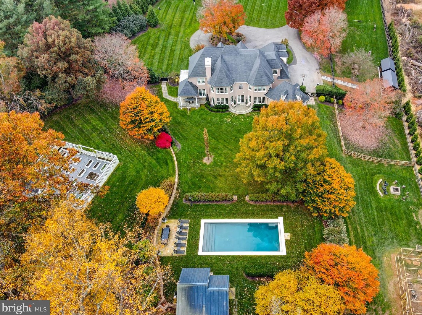 15 Starlight Farm Dr, Phoenix, MD 21131