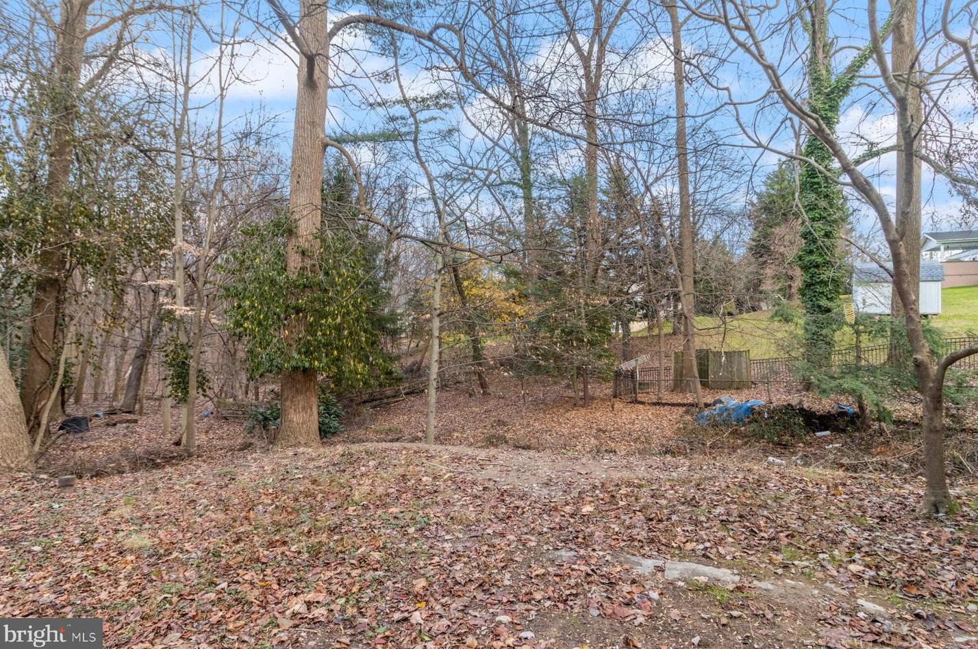 2922 Knoll Acres Dr, Baltimore MD  21234-1128 exterior