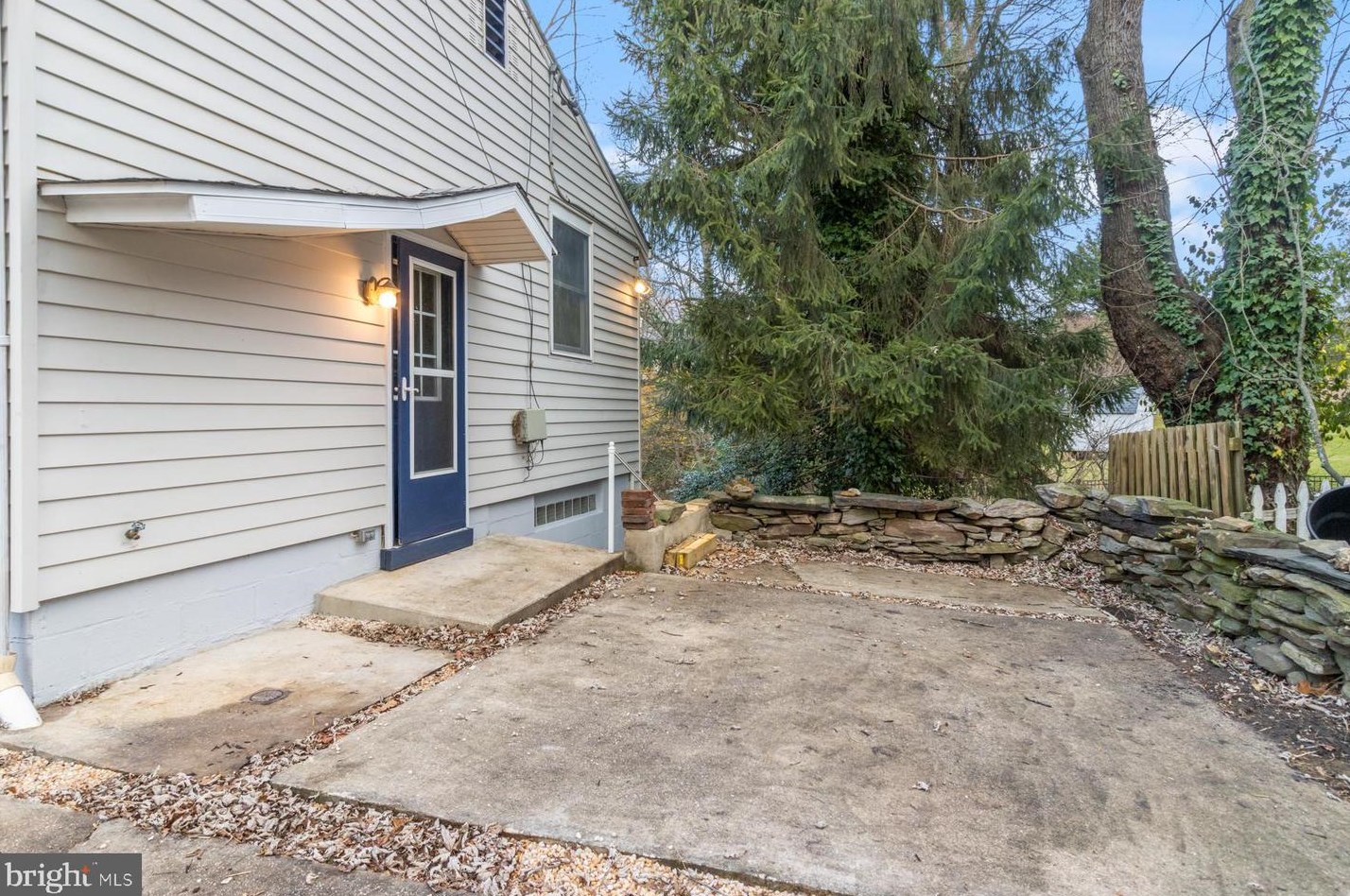 2922 Knoll Acres Dr, Baltimore MD  21234-1128 exterior