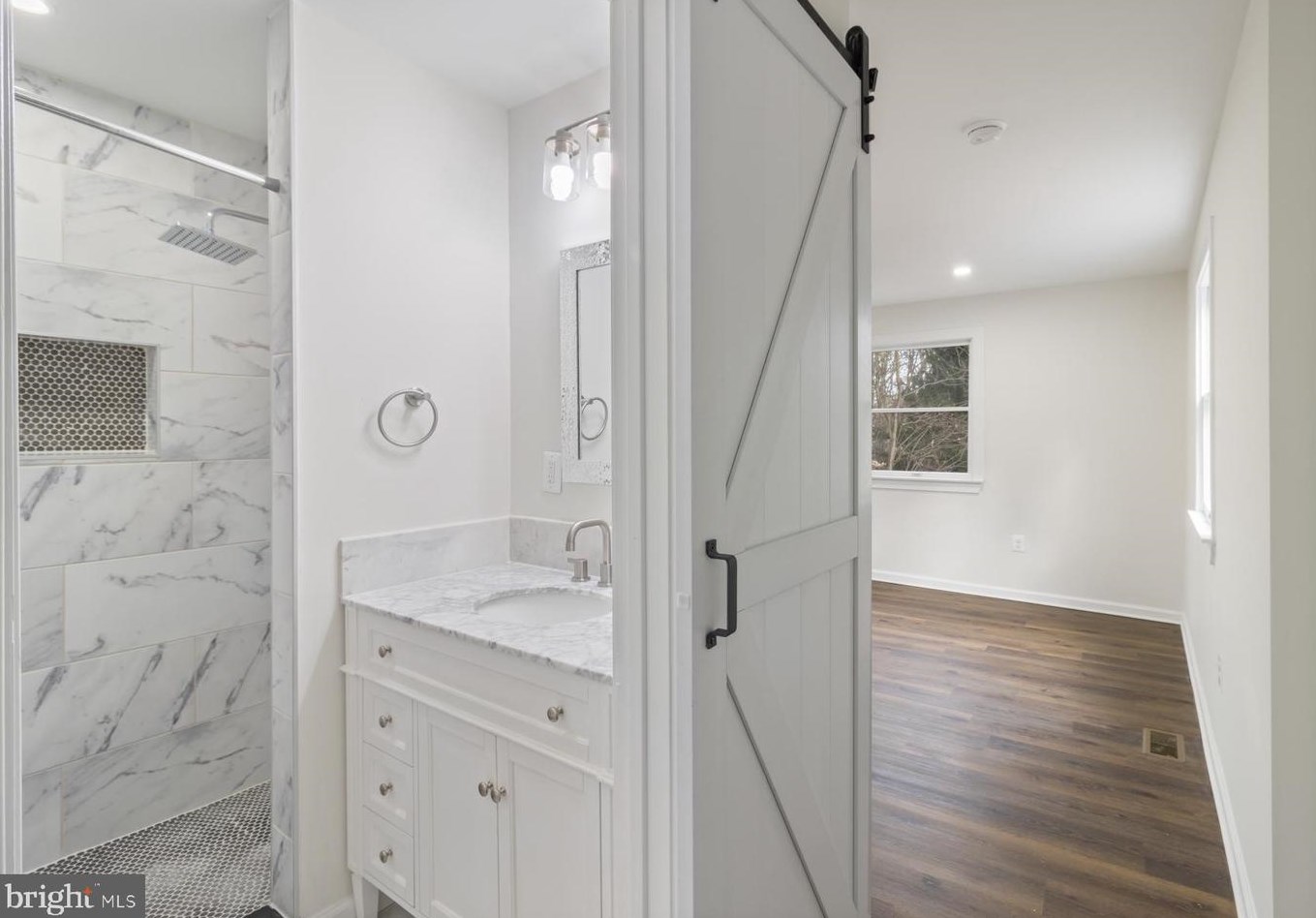 2922 Knoll Acres Dr, Baltimore MD  21234-1128 exterior