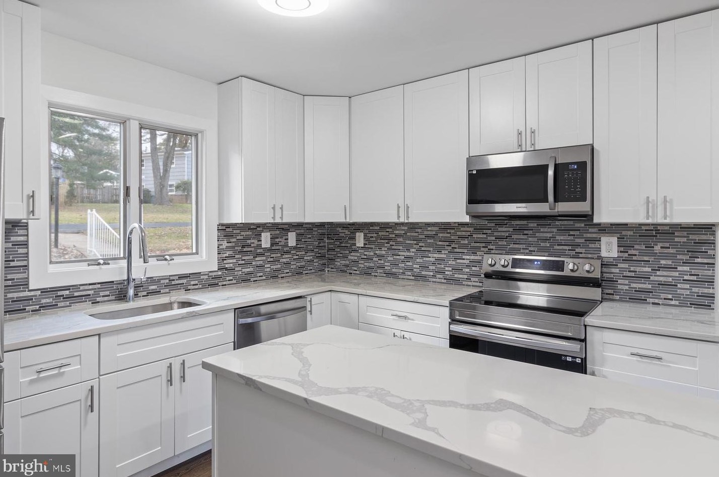 2922 Knoll Acres Dr, Baltimore MD  21234-1128 exterior