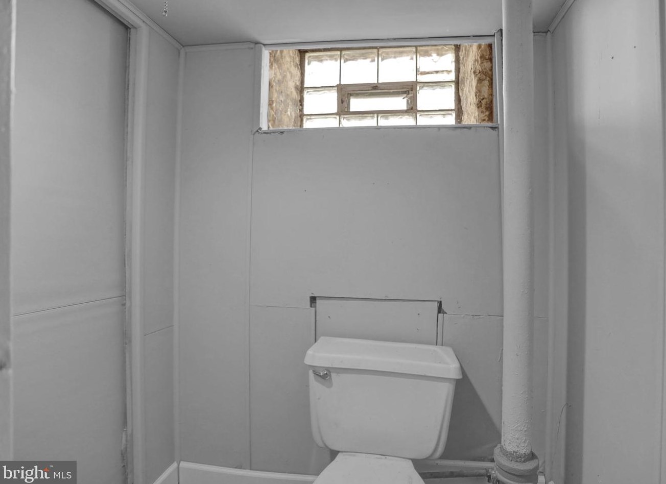 6855 Dunbar Rd, Baltimore MD 21222-5908 exterior