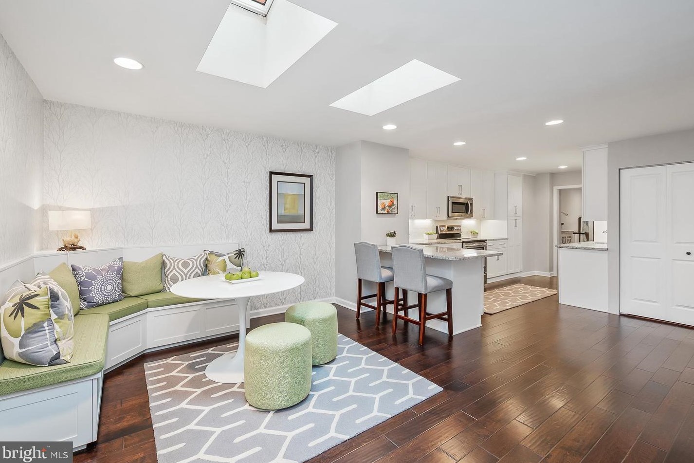 304 Old Crossing Dr, Baltimore, MD 21208-3324