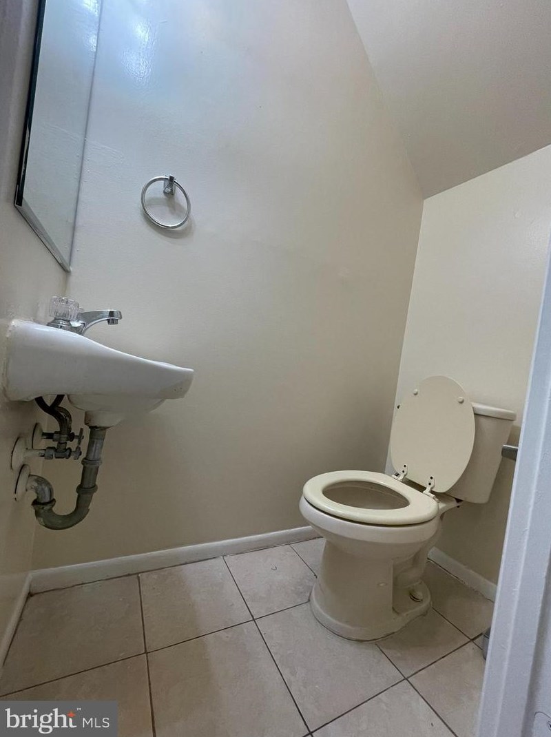 8879 Pennsbury Pl, Baltimore MD  21237-3924 exterior