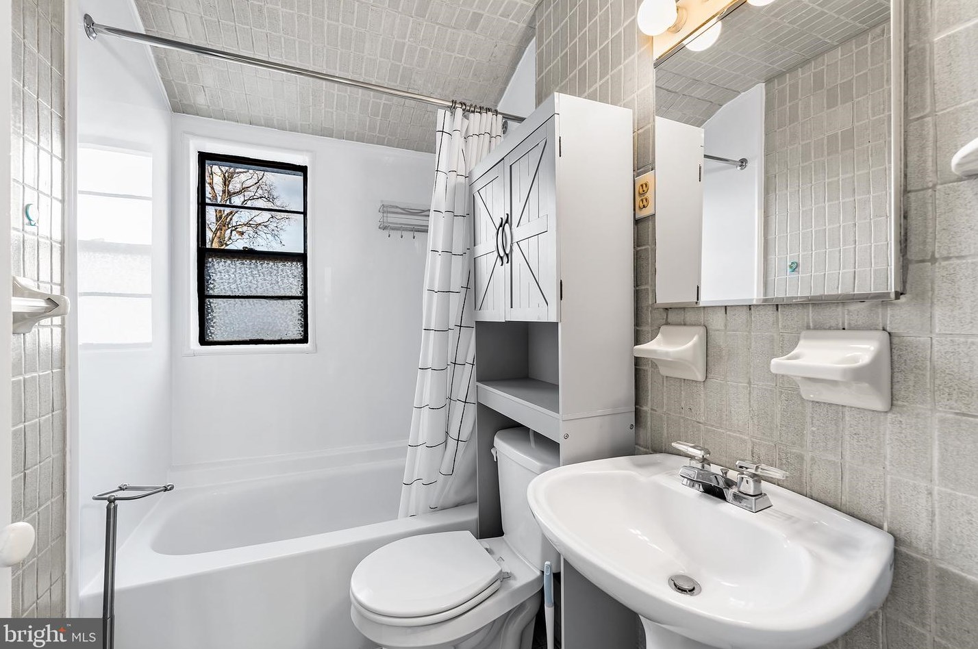 1656 Yakona Rd, Baltimore MD 21286-2348 exterior